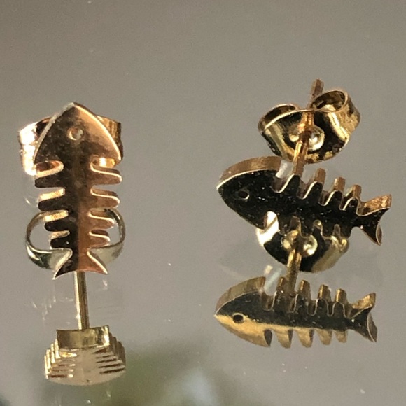 Fishbone earrings stainless steel gold stud - Picture 3 of 4